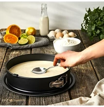 Csatos tortaforma tálcával 28 cm